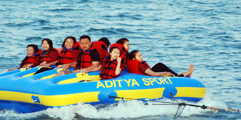 aktivitas air di pantai pangandaran