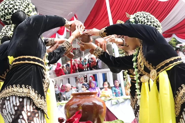 Melestarikan Budaya Babarit