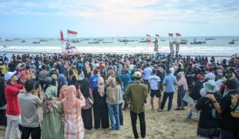 tradisi hajat laut di Pangandaran