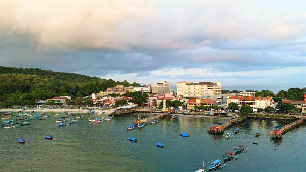 spot healing di pantai timur pangandaran